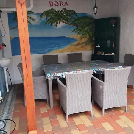 Bora Vendeghaz Apartment Eger