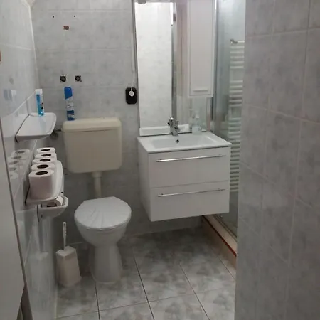 Bora Vendeghaz Apartment *