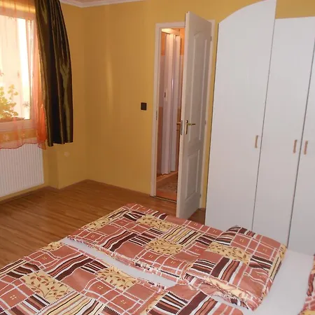 Bora Vendeghaz Apartment
